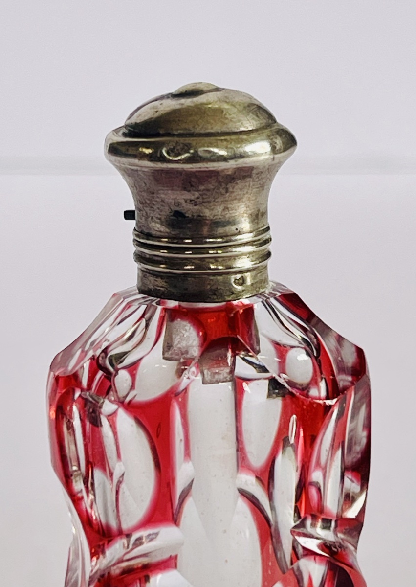 Salt Shaker - Crystal And Silver -photo-3